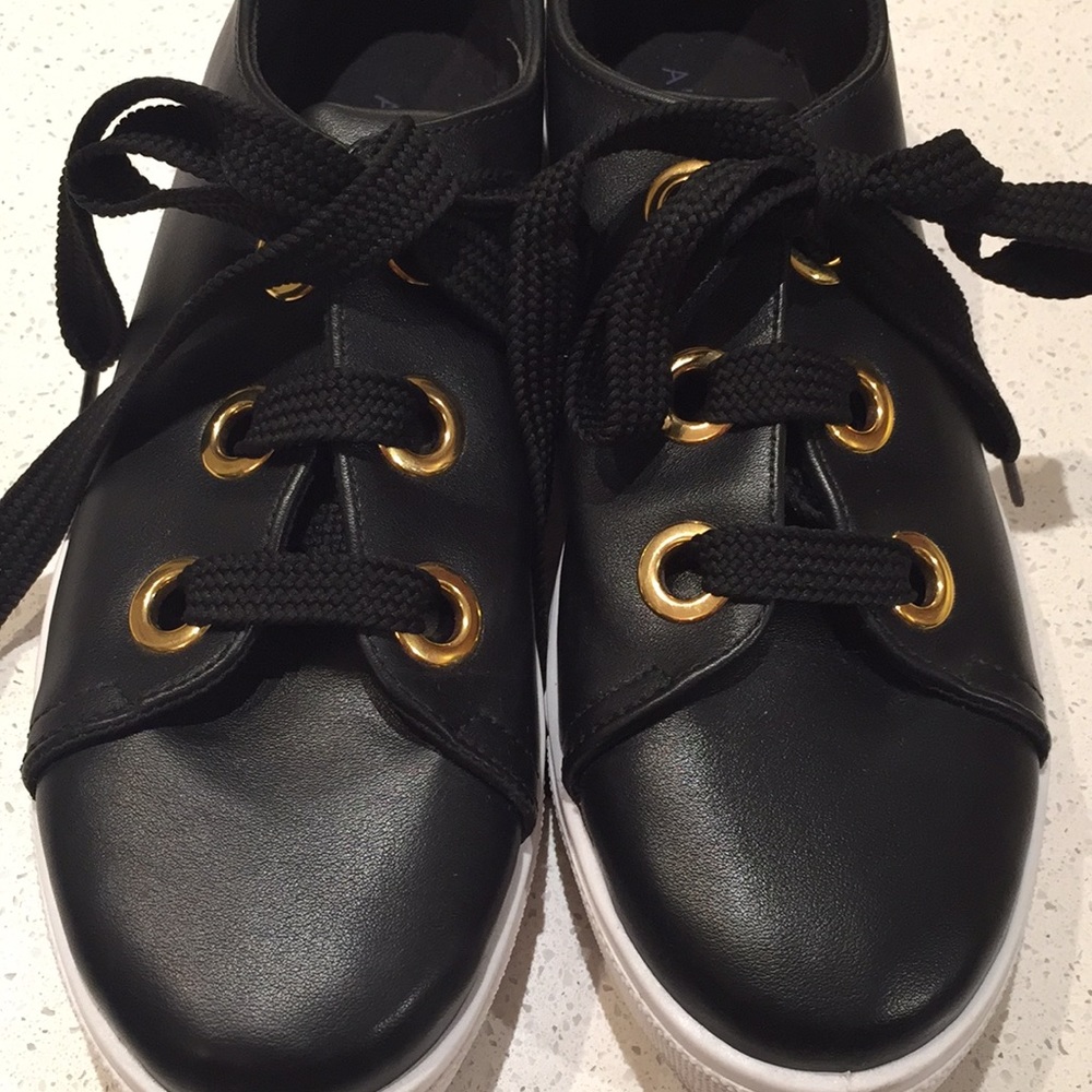 Andre’ Sneaker - Picture 3 of 5